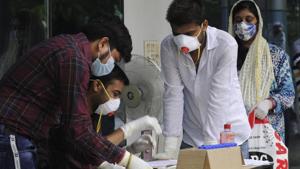 Patients, who need to be treated at a Covid-19 facility, are looked after by the facility allocation team.(Sunil Ghosh/HT file photo) Patients, who need to be treated at a Covid-19 facility, are looked after by the facility allocation team.(Sunil Ghosh/HT file photo)
