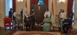 West Bengal Governor Jagdeep Dhankhar is seen greeting an empty chair meant for chief minister Mamata Banerjee at Raj Bhavan in Kolkata on Saturday. In his earlier tweets, the governor said Banerjee’s absence from the event had “stunned” him.(Twitter/West Bengal Governor Jagdeep Dhankhar) West Bengal Governor Jagdeep Dhankhar is seen greeting an empty chair meant for chief minister Mamata Banerjee at Raj Bhavan in Kolkata on Saturday. In his earlier tweets, the governor said Banerjee’s absence from the event had “stunned” him.(Twitter/West Bengal Governor Jagdeep Dhankhar)