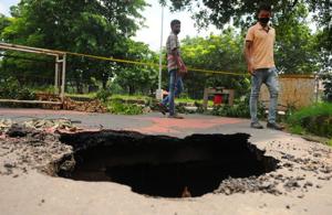 The cycle track caved in following heavy rain on Friday, but remains unrepaired as of Sunday.(Keshav Singh/HT) The cycle track caved in following heavy rain on Friday, but remains unrepaired as of Sunday.(Keshav Singh/HT)