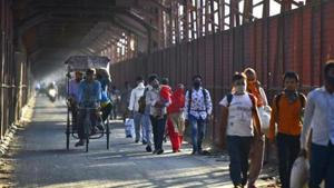 Migrant workers leave for their home towns and villages due to coronavirus lockdown, March 27, 2020(Sonu Mehta / Hindustan Times) Migrant workers leave for their home towns and villages due to coronavirus lockdown, March 27, 2020(Sonu Mehta / Hindustan Times)