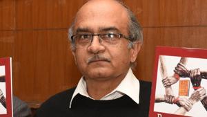 Prashant Bhushan refused to apologise for his statement but offered an explanation to the court.(Arvind Yadav/HT Photo) Prashant Bhushan refused to apologise for his statement but offered an explanation to the court.(Arvind Yadav/HT Photo)