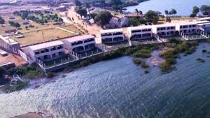 Keenjhar lake resort in Thatta.(NS Bukhari/YouTube screengrab) Keenjhar lake resort in Thatta.(NS Bukhari/YouTube screengrab)