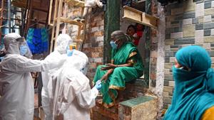 Health workers conducting thermal screening and pulse test in Mumbai’s Dharavi during Covid -19 outbreak.(Vijayanand Gupta/HT File Photo) Health workers conducting thermal screening and pulse test in Mumbai’s Dharavi during Covid -19 outbreak.(Vijayanand Gupta/HT File Photo)