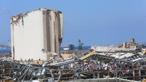 A view shows the damage at the site of a massive explosion in Beirut port, Lebanon August 17, 2020.(Reuters photo) A view shows the damage at the site of a massive explosion in Beirut port, Lebanon August 17, 2020.(Reuters photo)