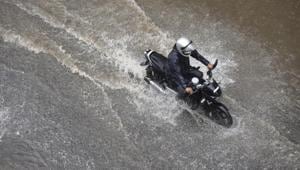 A motorist wades through a water logged road near Rao Tularam Flyover following heavy rain in New Delhi.(Vipin Kumar/HT Photo) A motorist wades through a water logged road near Rao Tularam Flyover following heavy rain in New Delhi.(Vipin Kumar/HT Photo)