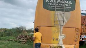 The hijacked bus found in Etawah on Wednesday.(HT photo) The hijacked bus found in Etawah on Wednesday.(HT photo)