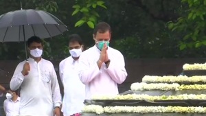Congress leader Rahul Gandhi pays tribute to Former Prime Minister Rajiv Gandhi on his birth anniversary at Veer Bhumi.(ANI Twitter) Congress leader Rahul Gandhi pays tribute to Former Prime Minister Rajiv Gandhi on his birth anniversary at Veer Bhumi.(ANI Twitter)