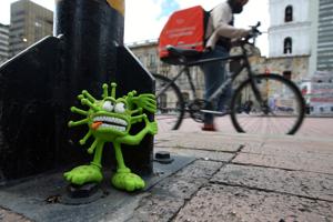 A clay figure of the microscopic view of the coronavirus made by Edgar Alvarez, Colombian artist and creator of "I explain it with plasticine," is seen on a sidewalk, amidst an outbreak of the coronavirus disease (COVID-19), in Bogota, Colombia August 7, 2020. (REUTERS) A clay figure of the microscopic view of the coronavirus made by Edgar Alvarez, Colombian artist and creator of "I explain it with plasticine," is seen on a sidewalk, amidst an outbreak of the coronavirus disease (COVID-19), in Bogota, Colombia August 7, 2020. (REUTERS)