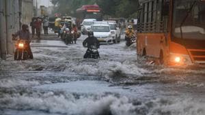 Commuters wade through a water-logged stretch of road, along NH-24, near Mayur Vihar, in New Delhi on Wednesday.(Raj K Raj/HT Photo) Commuters wade through a water-logged stretch of road, along NH-24, near Mayur Vihar, in New Delhi on Wednesday.(Raj K Raj/HT Photo)