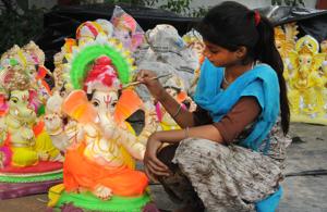 An artist prepares a Ganesha idol for the upcoming Ganesh Chaturthi festival in Patna, Bihar, India, on Wednesday, Aug 19, 2020.(A P Dube/ Hindustan Times) An artist prepares a Ganesha idol for the upcoming Ganesh Chaturthi festival in Patna, Bihar, India, on Wednesday, Aug 19, 2020.(A P Dube/ Hindustan Times)