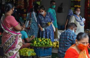 A woman wearing a protective face mask buys fruit in a market, amidst the spread of the coronavirus disease (Covid-19) in Mumbai, India.(REUTERS) A woman wearing a protective face mask buys fruit in a market, amidst the spread of the coronavirus disease (Covid-19) in Mumbai, India.(REUTERS)