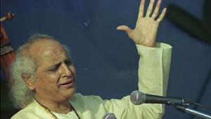 Pandit Jasraj during a concert. His style was unique, almost a whole world unto itself.(Prakash Singh / HT Archive) Pandit Jasraj during a concert. His style was unique, almost a whole world unto itself.(Prakash Singh / HT Archive)