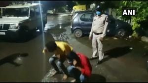 The two accused were made to apologise publically.(Twitter/@ANI) The two accused were made to apologise publically.(Twitter/@ANI)
