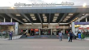 The station is set to have an ‘air concourse’, on the lines of airport terminals, for all six platforms with facilities such as a VIP waiting room, a coffee house, ATM machines, etc.(HT FILE) The station is set to have an ‘air concourse’, on the lines of airport terminals, for all six platforms with facilities such as a VIP waiting room, a coffee house, ATM machines, etc.(HT FILE)