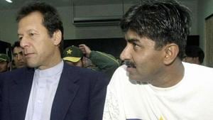 Javed Miandad (R) and Imran Khan in a still from 2004.(Getty Images) Javed Miandad (R) and Imran Khan in a still from 2004.(Getty Images)