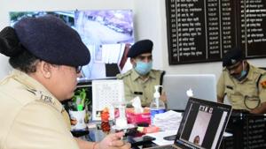 SP Tejaswani Gautam is helping people who reach out to her through the e-sunwai initiative started to integrate technology with core policing. Through this, the SP reaches out to those in need and help of police but are stuck in containment or lockdown zones. (HT Photo) SP Tejaswani Gautam is helping people who reach out to her through the e-sunwai initiative started to integrate technology with core policing. Through this, the SP reaches out to those in need and help of police but are stuck in containment or lockdown zones. (HT Photo)