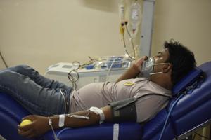 Plasma donors are far and few from the Plasma Bank on Pataudi Road, Gurugram, which was recently made operational.(PHOTO: Parveen Kumar/HT) Plasma donors are far and few from the Plasma Bank on Pataudi Road, Gurugram, which was recently made operational.(PHOTO: Parveen Kumar/HT)