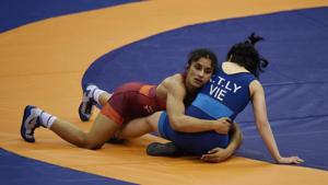 Indian wrestler Vinesh Phogat (in red) in a bout against Thi Ly Kieu of Vietnam in the 53 kg category during the Senior Asian Wrestling Championship, at IGI Stadium, in New Delhi, India, on Friday, February 21, 2020.(Vipin Kumar/HT PHOTO) Indian wrestler Vinesh Phogat (in red) in a bout against Thi Ly Kieu of Vietnam in the 53 kg category during the Senior Asian Wrestling Championship, at IGI Stadium, in New Delhi, India, on Friday, February 21, 2020.(Vipin Kumar/HT PHOTO)