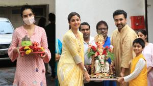 Shraddha Kapoor and Shilpa Shetty during Ganpati Visarjan at their respective homes.(Varinder Chawla) Shraddha Kapoor and Shilpa Shetty during Ganpati Visarjan at their respective homes.(Varinder Chawla)