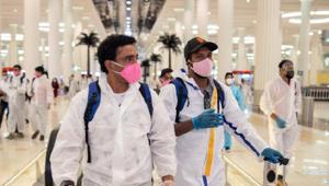 Robin Uthappa and Varun Aaron at the airport.(HT Photo) Robin Uthappa and Varun Aaron at the airport.(HT Photo)