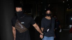 Deepika Padukone and Ranveer Singh at the Mumbai Airport.(Varinder Chawla) Deepika Padukone and Ranveer Singh at the Mumbai Airport.(Varinder Chawla)