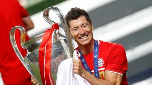 Soccer Football - Champions League - Final - Bayern Munich v Paris St Germain - Estadio da Luz, Lisbon, Portugal - August 23, 2020 Bayern Munich's Robert Lewandowski celebrates with the trophy after winning the Champions League, as play resumes behind closed doors following the outbreak of the coronavirus disease (COVID-19) REUTERS/Matthew Childs/Pool(REUTERS) Soccer Football - Champions League - Final - Bayern Munich v Paris St Germain - Estadio da Luz, Lisbon, Portugal - August 23, 2020 Bayern Munich's Robert Lewandowski celebrates with the trophy after winning the Champions League, as play resumes behind closed doors following the outbreak of the coronavirus disease (COVID-19) REUTERS/Matthew Childs/Pool(REUTERS)