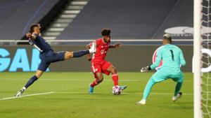 Soccer Football - Champions League - Final - Bayern Munich v Paris St Germain - Estadio da Luz, Lisbon, Portugal - August 23, 2020 Bayern Munich's Kingsley Coman misses a chance to score, as play resumes behind closed doors following the outbreak of the coronavirus disease (COVID-19) Miguel A. Lopes/Pool via REUTERS(REUTERS) Soccer Football - Champions League - Final - Bayern Munich v Paris St Germain - Estadio da Luz, Lisbon, Portugal - August 23, 2020 Bayern Munich's Kingsley Coman misses a chance to score, as play resumes behind closed doors following the outbreak of the coronavirus disease (COVID-19) Miguel A. Lopes/Pool via REUTERS(REUTERS)