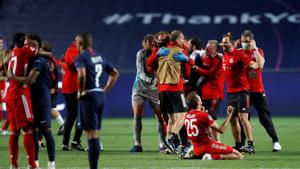 Soccer Football - Champions League - Final - Bayern Munich v Paris St Germain - Estadio da Luz, Lisbon, Portugal - August 23, 2020 Bayern Munich players celebrate after winning the Champions League, as play resumes behind closed doors following the outbreak of the coronavirus disease (COVID-19) REUTERS/Matthew Childs/Pool(REUTERS) Soccer Football - Champions League - Final - Bayern Munich v Paris St Germain - Estadio da Luz, Lisbon, Portugal - August 23, 2020 Bayern Munich players celebrate after winning the Champions League, as play resumes behind closed doors following the outbreak of the coronavirus disease (COVID-19) REUTERS/Matthew Childs/Pool(REUTERS)