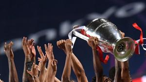 Soccer Football - Champions League - Final - Bayern Munich v Paris St Germain - Estadio da Luz, Lisbon, Portugal - August 23, 2020 Bayern Munich celebrate winning the Champions League with the trophy, as play resumes behind closed doors following the outbreak of the coronavirus disease (COVID-19) David Ramos/Pool via REUTERS(REUTERS) Soccer Football - Champions League - Final - Bayern Munich v Paris St Germain - Estadio da Luz, Lisbon, Portugal - August 23, 2020 Bayern Munich celebrate winning the Champions League with the trophy, as play resumes behind closed doors following the outbreak of the coronavirus disease (COVID-19) David Ramos/Pool via REUTERS(REUTERS)