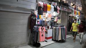 Traders in the mobile market of Sector 22B said that even during the pandemic, the administrative policies were hurting them.(HT FILE) Traders in the mobile market of Sector 22B said that even during the pandemic, the administrative policies were hurting them.(HT FILE)