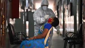 The civic body conducts antigen tests majorly on frontline workers, shopkeepers and vendors in containment zones and high-risk contacts.(HT photo) The civic body conducts antigen tests majorly on frontline workers, shopkeepers and vendors in containment zones and high-risk contacts.(HT photo)
