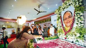 Sonali Jaitley, daughter of late Arun Jaitley, pays tribute to her father on his first death anniversary, at BK Dutt colony, in New Delhi, India, on Monday, August 24, 2020. (Photo by Amal KS/ Hindustan Times) Sonali Jaitley, daughter of late Arun Jaitley, pays tribute to her father on his first death anniversary, at BK Dutt colony, in New Delhi, India, on Monday, August 24, 2020. (Photo by Amal KS/ Hindustan Times)