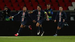 Neymar of Paris Saint-Germain celebrates with Marquinhos after scoring a goal(Getty Images) Neymar of Paris Saint-Germain celebrates with Marquinhos after scoring a goal(Getty Images)