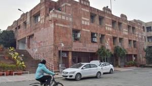Delhi police vehicles are seen parked at admin block of JNU Campus in New Delhi. The JNU administration had announced the provisional registration for the monsoon semester from August 21 to August 31.(PTI) Delhi police vehicles are seen parked at admin block of JNU Campus in New Delhi. The JNU administration had announced the provisional registration for the monsoon semester from August 21 to August 31.(PTI)