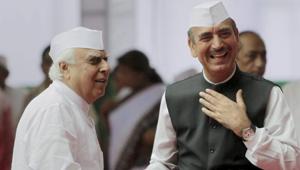 In this Aug. 15, 2013 file photo, senior Congress leaders Kapil Sibal and Ghulam Nabi Azad during the 67th Independence Day celebration in New Delhi.(PTI) In this Aug. 15, 2013 file photo, senior Congress leaders Kapil Sibal and Ghulam Nabi Azad during the 67th Independence Day celebration in New Delhi.(PTI)