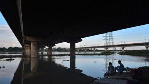 Men sit under a bridge along the swollen Yamuna river following heavy rain, at Kashmere Gate, in New Delhi, on Monday, August 24, 2020.(Sanchit Khanna/HT PHOTO) Men sit under a bridge along the swollen Yamuna river following heavy rain, at Kashmere Gate, in New Delhi, on Monday, August 24, 2020.(Sanchit Khanna/HT PHOTO)