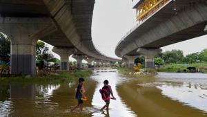 The Delhi government had to launch evacuation and relief operations after the overflowing river submerged many low-lying areas.(Biplov Bhuyan/HT file photo) The Delhi government had to launch evacuation and relief operations after the overflowing river submerged many low-lying areas.(Biplov Bhuyan/HT file photo)