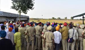 Police personnel and residents near the Indian stretch of the bridge on the Kartarpur Corridor near Dera Baba Nanak town of Gurdaspur district in Punjab in November 2019. India built its 100-metre stretch before the inauguration of the corridor last year, while Pakistan expressed its inability to build the 320-metre portion in the stipulated time but promised to complete the construction in due course.(Sameer Sehgal/HT file photo) Police personnel and residents near the Indian stretch of the bridge on the Kartarpur Corridor near Dera Baba Nanak town of Gurdaspur district in Punjab in November 2019. India built its 100-metre stretch before the inauguration of the corridor last year, while Pakistan expressed its inability to build the 320-metre portion in the stipulated time but promised to complete the construction in due course.(Sameer Sehgal/HT file photo)