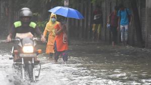 The city is expected to receive moderate to heavy showers from Thursday morning.(Raj K Raj/HT Photo) The city is expected to receive moderate to heavy showers from Thursday morning.(Raj K Raj/HT Photo)