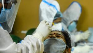 Kolkata has reported 5,498 Covid-19 cases in the last 10 days, compared to North 24 Parganas’ 6,448.(AFP) Kolkata has reported 5,498 Covid-19 cases in the last 10 days, compared to North 24 Parganas’ 6,448.(AFP)