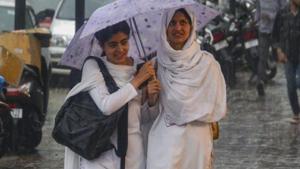 The meteorological department predicted that most parts of J&K would receive moderate to heavy rainfall over the next couple of days.(PTI) The meteorological department predicted that most parts of J&K would receive moderate to heavy rainfall over the next couple of days.(PTI)
