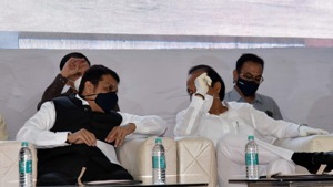 As Pawar and Fadnavis attended the hospital event, eyebrows were raised among the political circle.(HT Photo) As Pawar and Fadnavis attended the hospital event, eyebrows were raised among the political circle.(HT Photo)