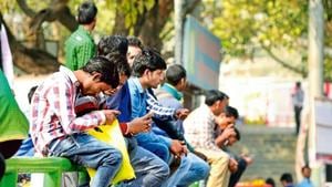 The lockdowns led to an exodus of workers from urban to rural India following job losses, resulting in a fall in the 2G subscriber base.(Mint) The lockdowns led to an exodus of workers from urban to rural India following job losses, resulting in a fall in the 2G subscriber base.(Mint)