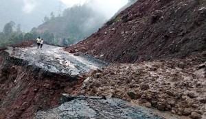 Jammu-Srinagar NH44 blocked due to a landslide, at Dalwas, near Nashri Tunnel in Ramban district.(ANI) Jammu-Srinagar NH44 blocked due to a landslide, at Dalwas, near Nashri Tunnel in Ramban district.(ANI)
