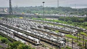 Epidemiologists have warned against resuming Metro services, citing an increase in Delhi’s case positivity rate. In fact, as on Friday, Delhi had logged an average of 1,544 new cases of the infection in the past seven days — the highest since mid-July.(Sanchit Khanna/Hindustan Times) Epidemiologists have warned against resuming Metro services, citing an increase in Delhi’s case positivity rate. In fact, as on Friday, Delhi had logged an average of 1,544 new cases of the infection in the past seven days — the highest since mid-July.(Sanchit Khanna/Hindustan Times)