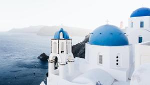 Oia, Santorini, Greece(Unsplash) Oia, Santorini, Greece(Unsplash)