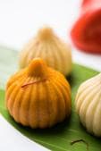 In times of coronavirus, to partake of the neighbourhood pujas or sadhyas or not is the million-modak question.(Getty Images/iStockphoto)