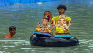The pandemic has led to muted celebrations at immersion sites in Thane as well.(PTI) The pandemic has led to muted celebrations at immersion sites in Thane as well.(PTI)