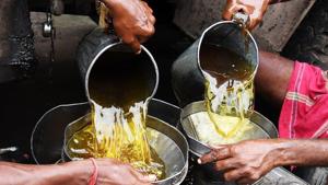 This survey covered over 4,500 samples and 16 varieties of edible oil, including mustard, coconut, palm, olive and blended oil.(AFP) This survey covered over 4,500 samples and 16 varieties of edible oil, including mustard, coconut, palm, olive and blended oil.(AFP)