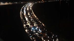 Traffic snarl on Barapulla flyover towards Ring Road in New Delhi.(Mohd Zakir/ Hindustan Times) Traffic snarl on Barapulla flyover towards Ring Road in New Delhi.(Mohd Zakir/ Hindustan Times)